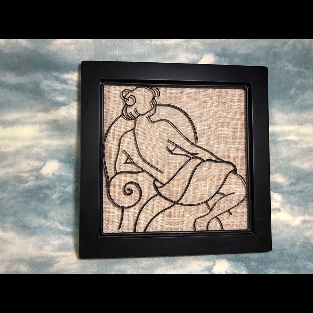 Wire and burlap wall art.